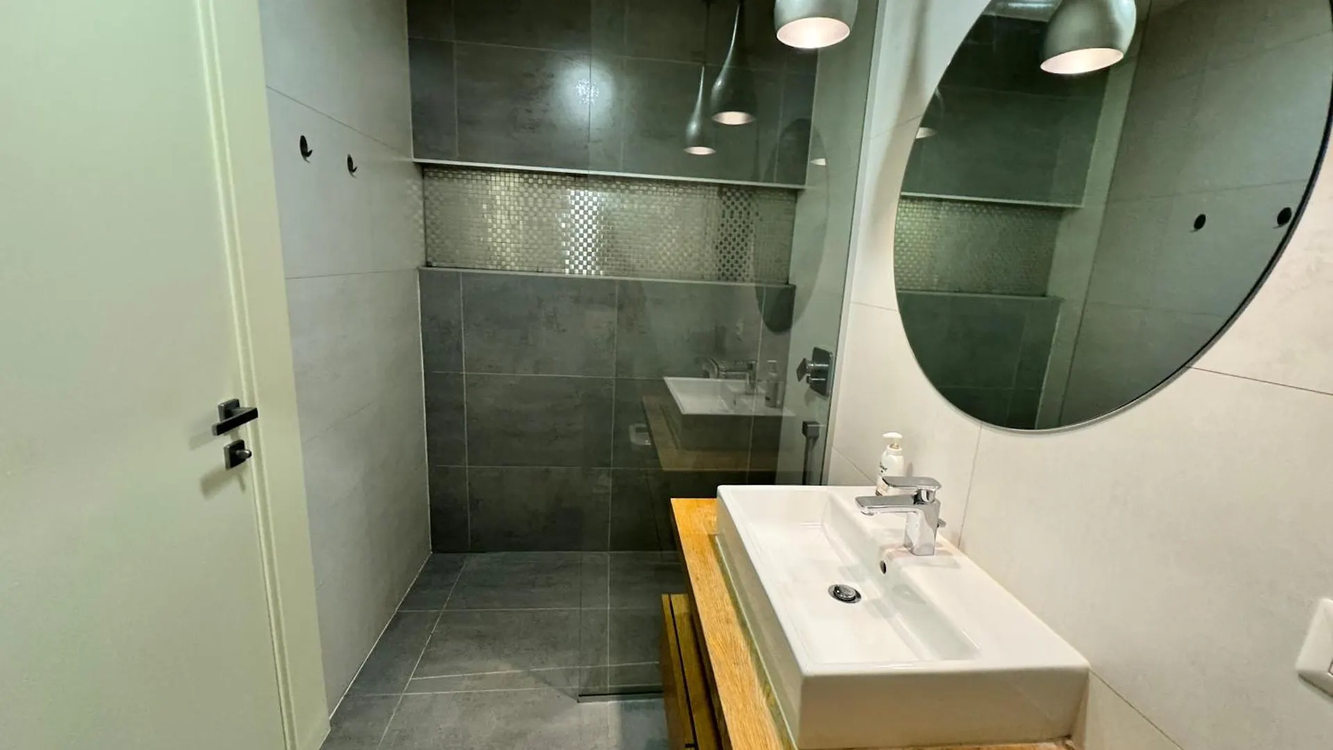 Comfort Sweet Inn بوخارست 0*,